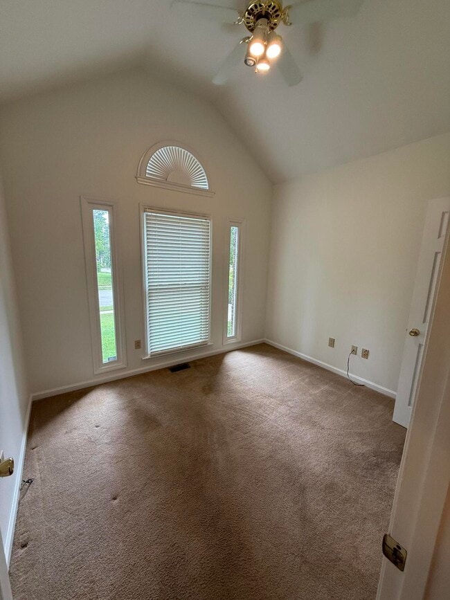 Building Photo - 3652 Fair Ridge Dr