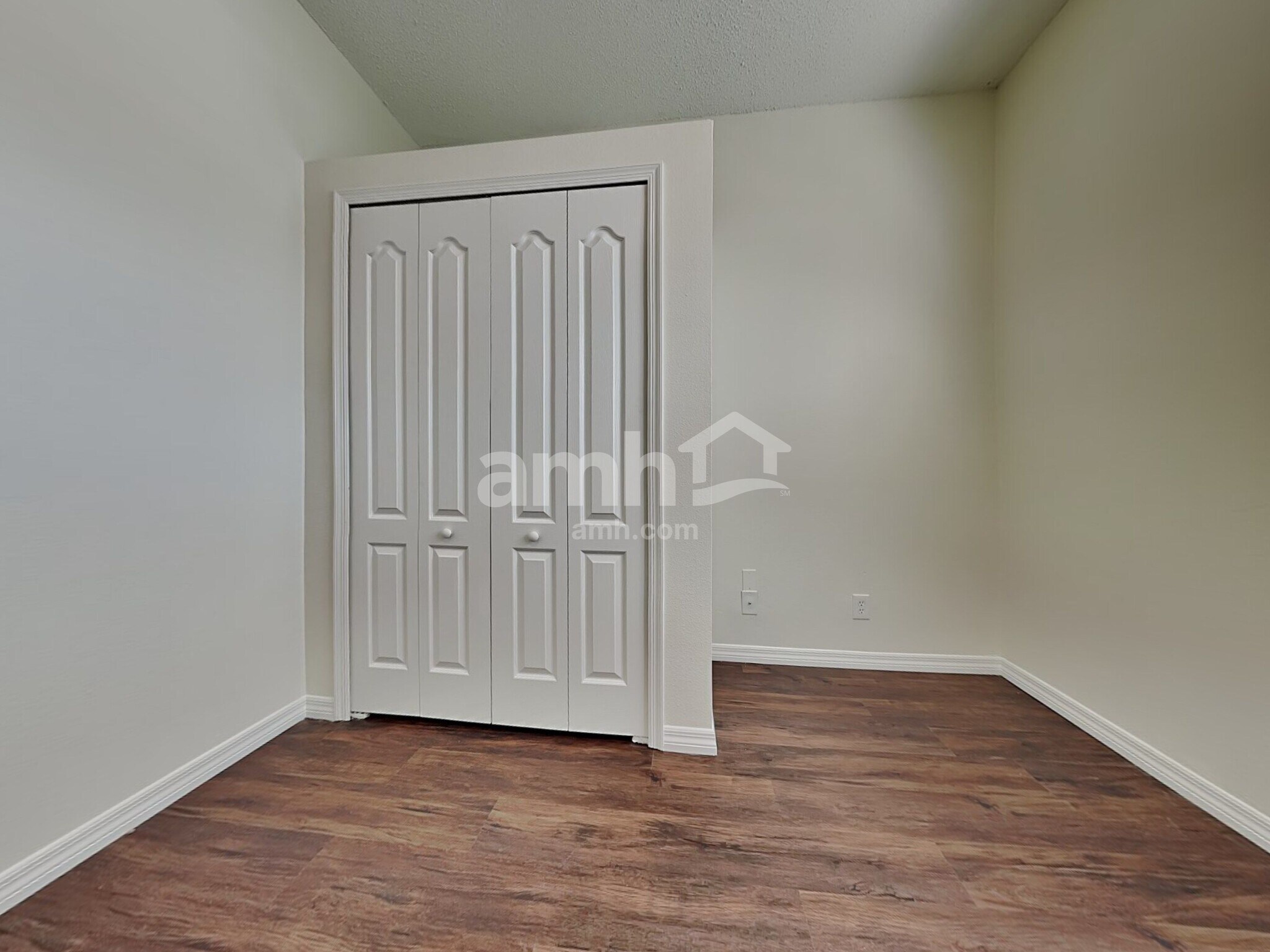 Building Photo - 12727 Westwood Lakes Blvd