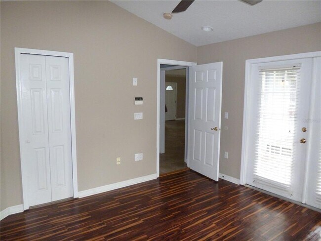 Building Photo - 616 E 1st St