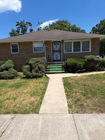 Building Photo - 709 Porter St