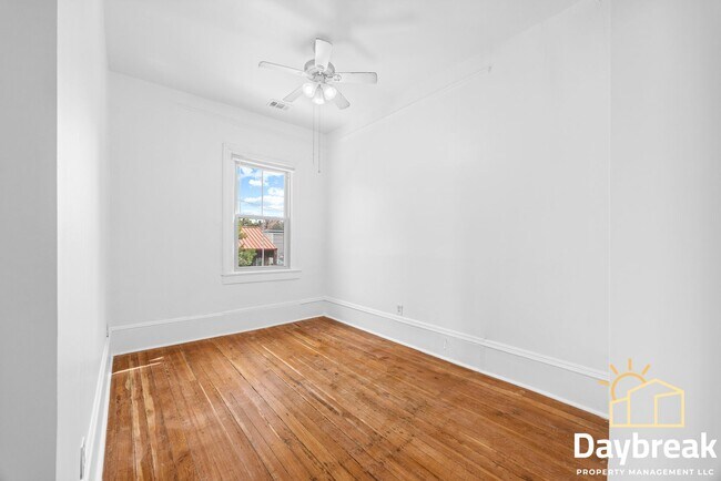Building Photo - 112 E Anderson St