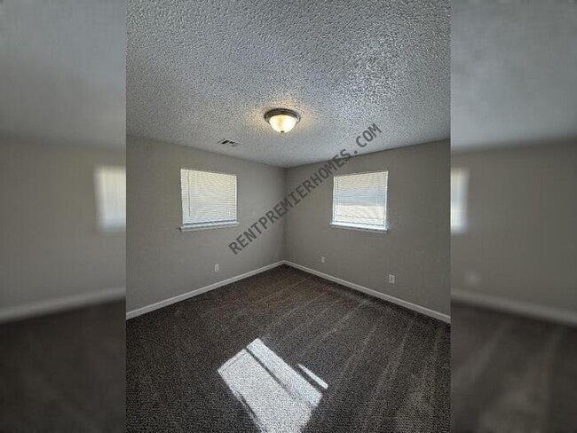 Building Photo - 1425 Marydale Ave