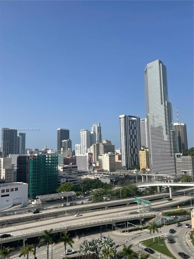 Building Photo - 350 S Miami Ave