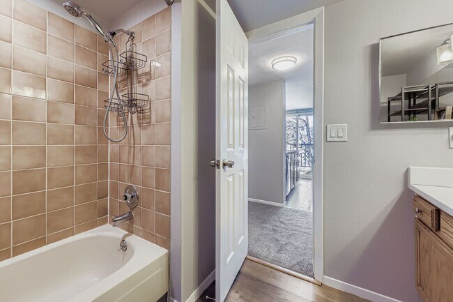 Building Photo - Lovely Studio Apartment in Westminster