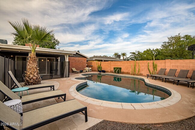 Building Photo - 7243 E Virginia Ave