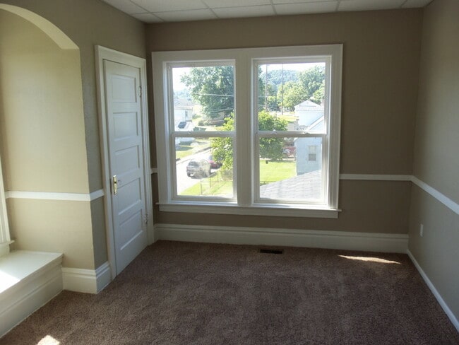 Building Photo - 1702 N Jefferson Dr