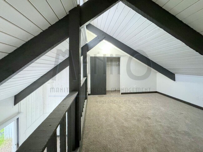 Building Photo - Charming Bungalow Unit