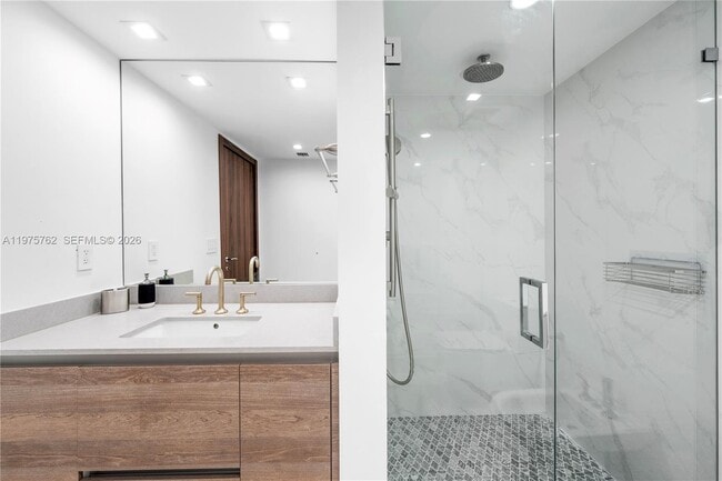 Building Photo - 450 Alton Rd