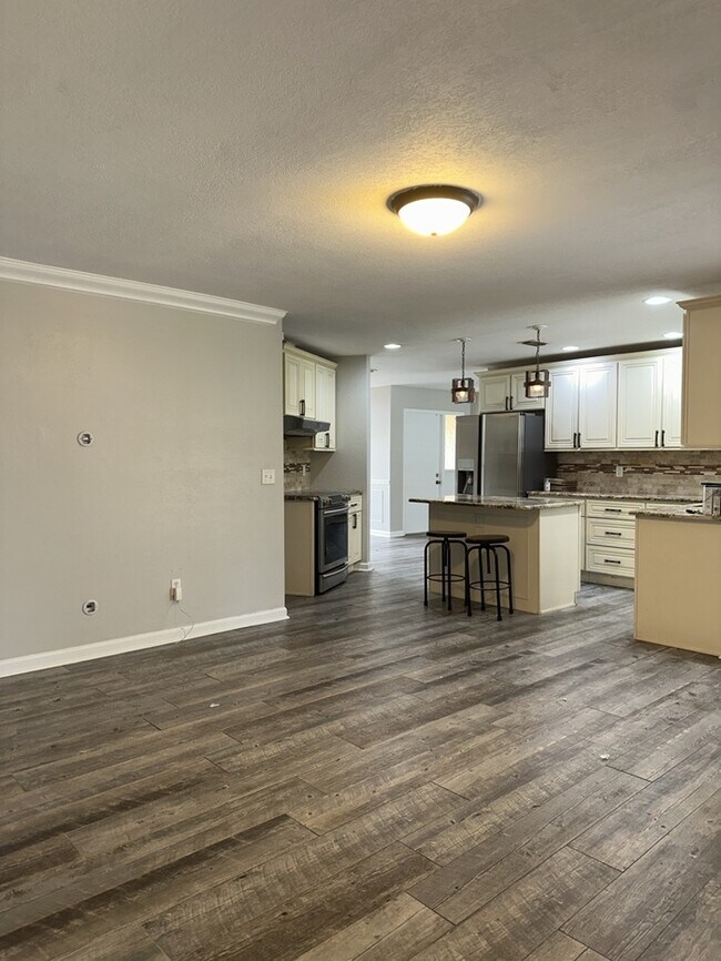 Building Photo - COUNTRY PLACE POOL HOME ON CUL-DE-SAC LOT