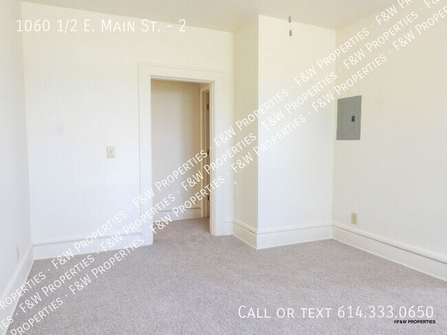 Building Photo - 1060 1/2 E. Main St.-2