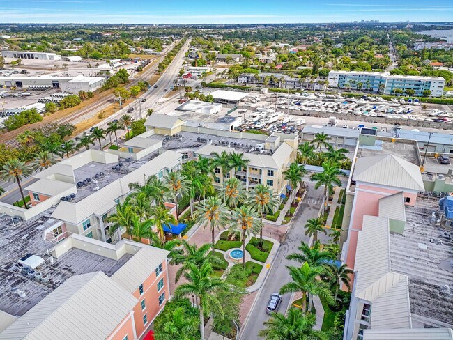 Building Photo - 802 W Windward Way