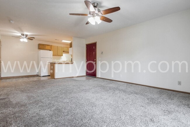 Building Photo - 2 Bedroom / 2 Bath Apartment With Lots of Open Space