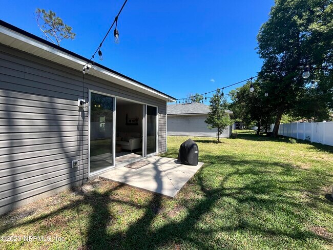 Building Photo - 2274 Lincoln Sendero Trail