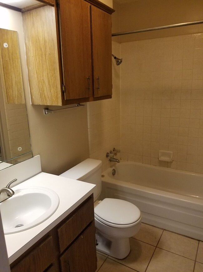 Building Photo - 412-414 Brentwood