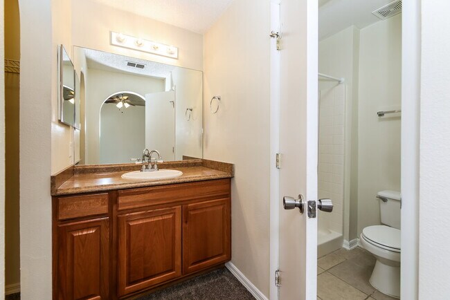 Building Photo - 12744 Ashbrook Cir W