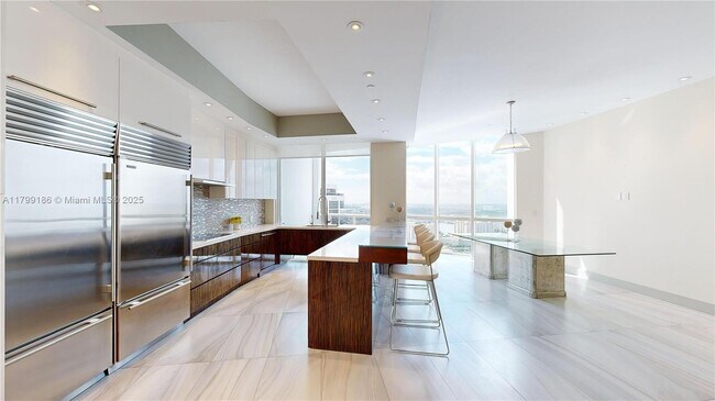 Building Photo - 18201 Collins Ave