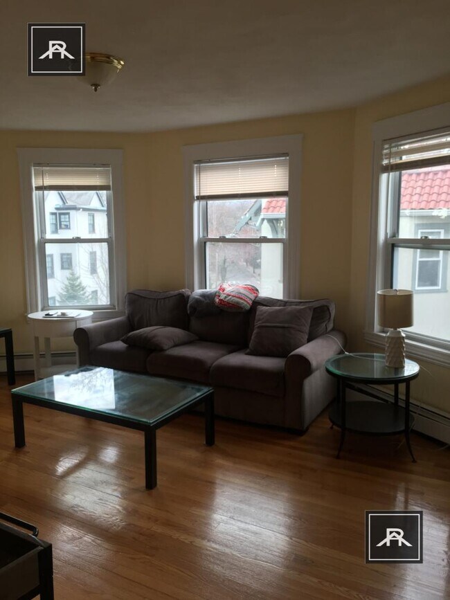 Building Photo - 4 bedroom in Brookline MA 02446