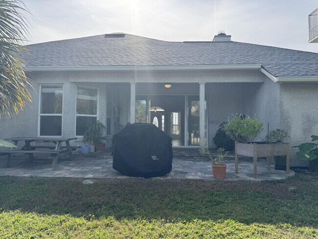 Building Photo - 7 Deerwood St