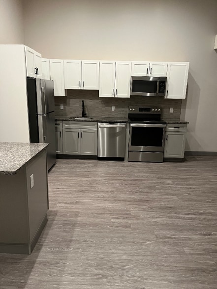 Building Photo - 56 Oak Terrace