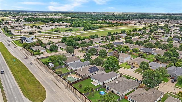 Building Photo - 1618 Pin Oak Trail