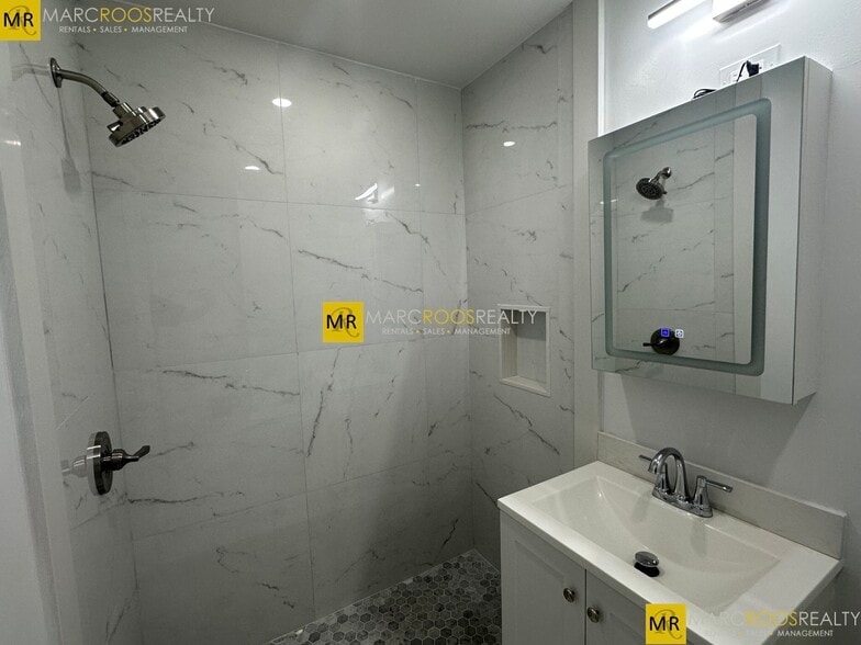 Building Photo - 474 Commonwealth Ave