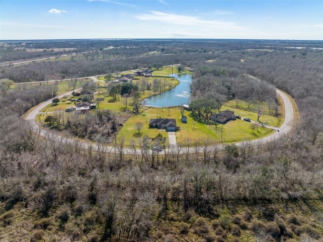 Building Photo - 140 Lakewood Dr