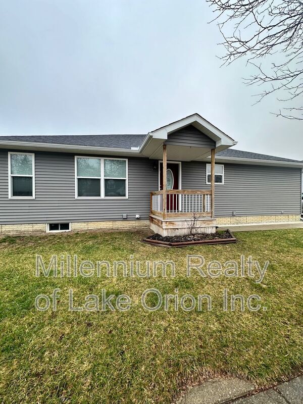 Building Photo - 2 Pleasant St