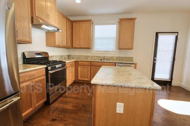 Building Photo - 1209 Lavande Dr