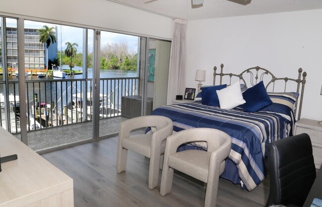 Building Photo - 1537 E Hillsboro Blvd