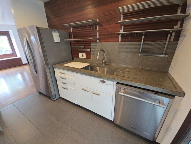 Building Photo - Beautifully designed 2-BR home located nea...