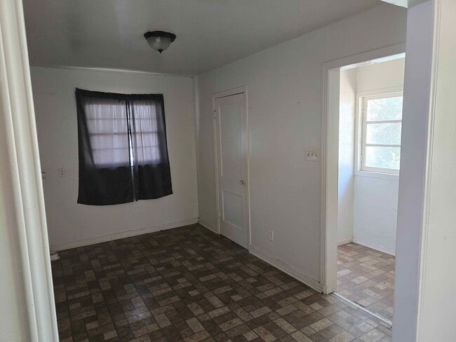 Building Photo - 4222 SW 11th Ave