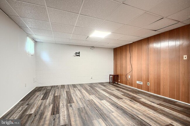 Building Photo - 7040 Heathfield Rd