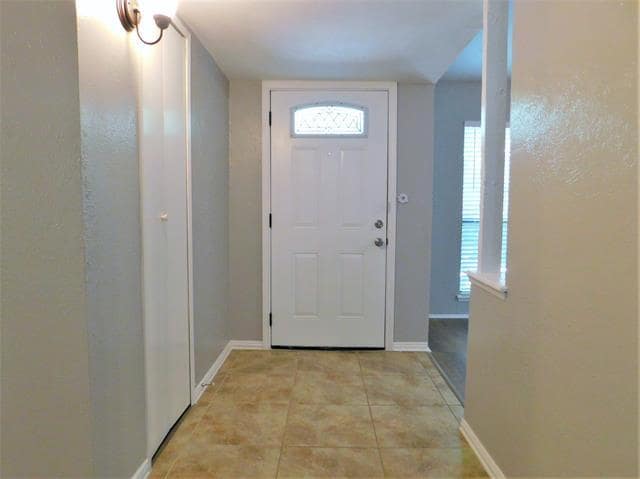 Building Photo - 421 Shadowcrest Ln