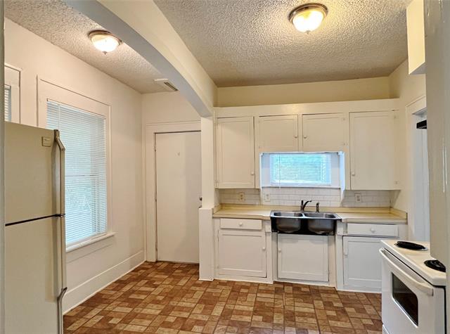 Building Photo - 607 Woodbine Ave