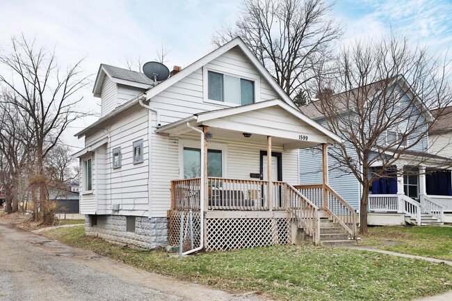 Building Photo - 1599 Mooberry St