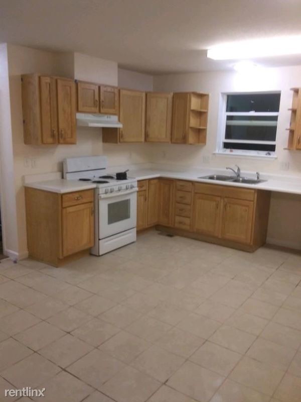Building Photo - 4 br, 2 bath Townhome - 218 E 45th Ave