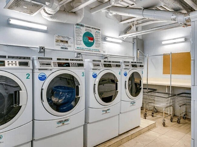 Building Photo - 118-82 Metropolitan Ave