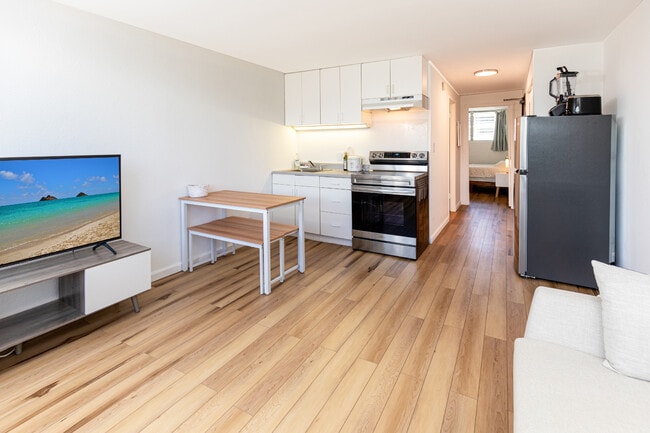 Building Photo - 2211 Ala Wai Blvd