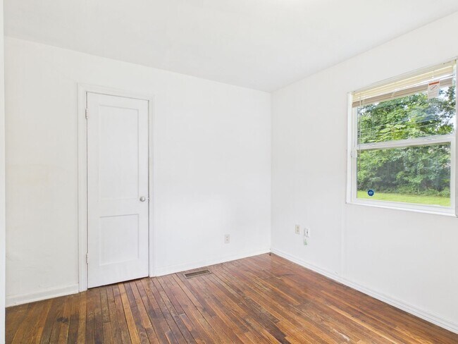 Building Photo - 622 Fayette Ave