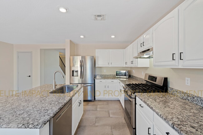 Building Photo - 3505 N Sierra Springs Dr