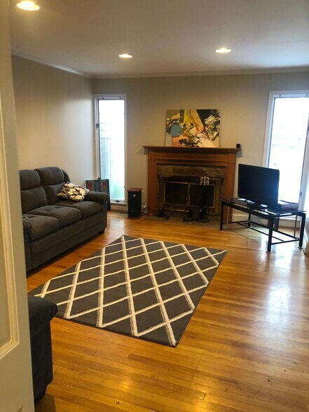 Building Photo - 252 W Lanvale St