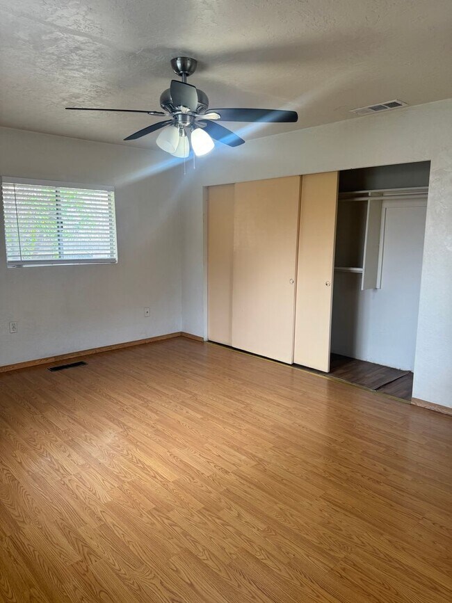 Building Photo - Single Family Home