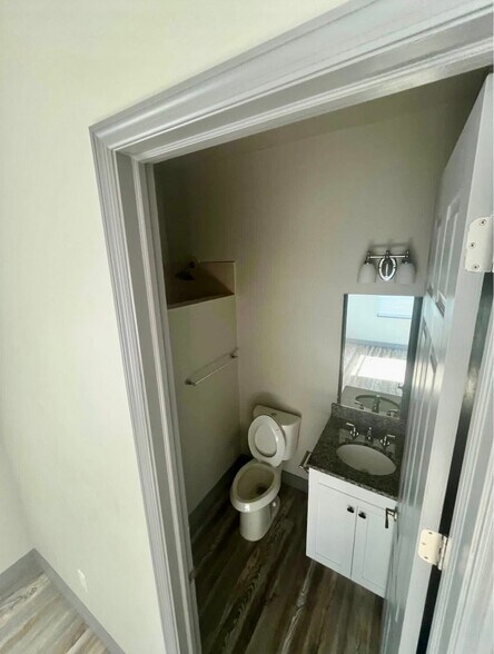 Building Photo - 5593 Briarcliff Rd