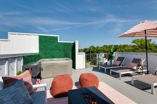 Building Photo - 1405 Napoleon St