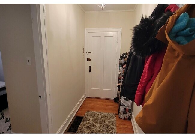 Building Photo - 3701 N Hoyne Ave