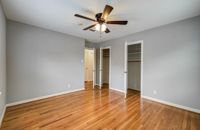 Building Photo - 5519 Huisache St