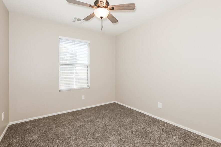 Building Photo - 1130 E Coppola St