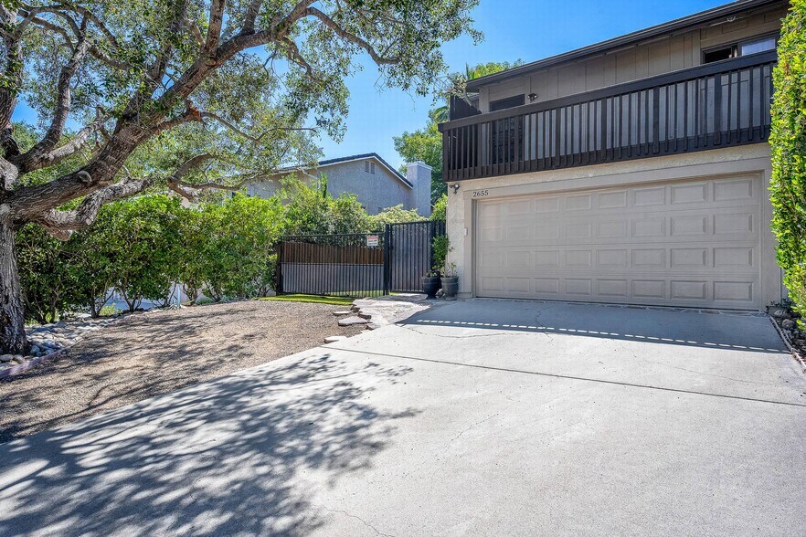private 2 car garage and plenty of street parking - 2655 Calle Abedul