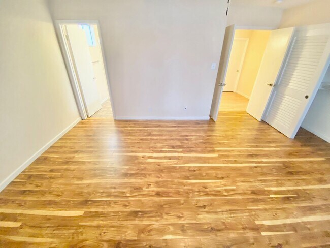 Building Photo - SPACIOUS SINGLE-STORY HOME 3 BEDROOM & 3 B...