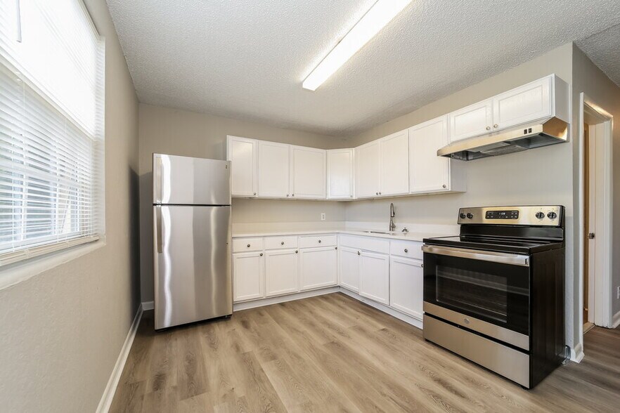 Building Photo - 2332 W 17th St